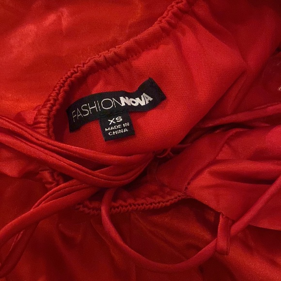 FASHIONNOVA: BACKLESS MINI RED DRESS - Picture 5 of 5